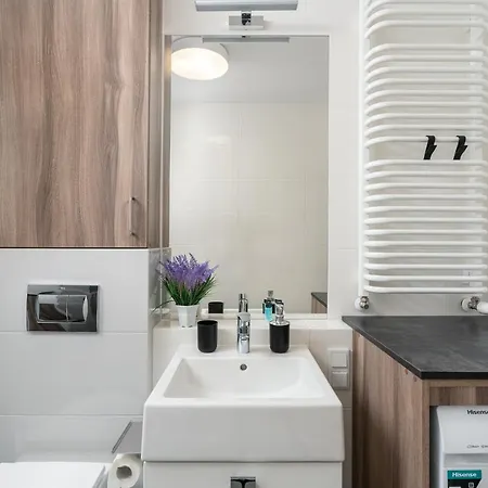 Apartwro 2Th - City Square Railway Station, Balcony, Garage