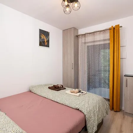 Apartwro 2Th - City Square Railway Station, Balcony, Garage Apartment